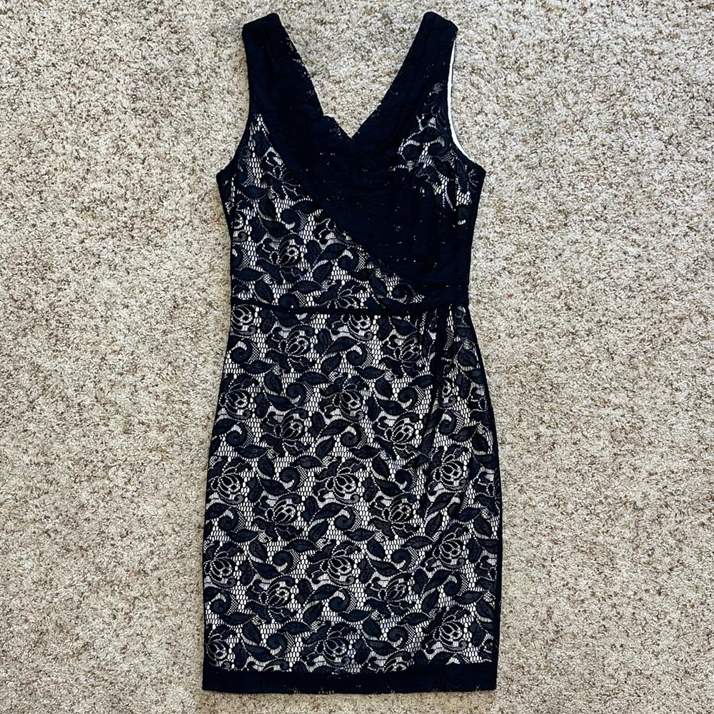 Antonio Milani Women’s Navy/White Lace Sheath Sleeveless Dress. Size 4. NWOT!